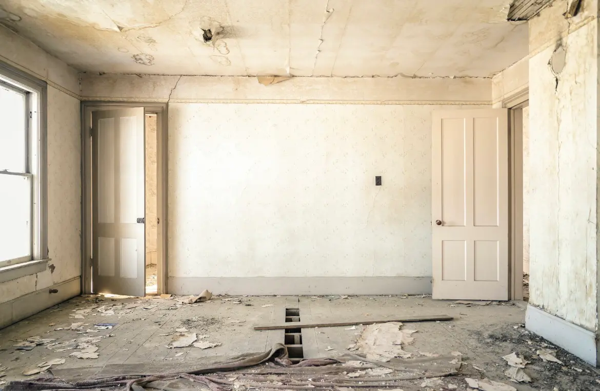 Waste disposal crew managing a cleanout project in Leicester